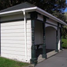 Tram shelter (Former), Oriental Bay